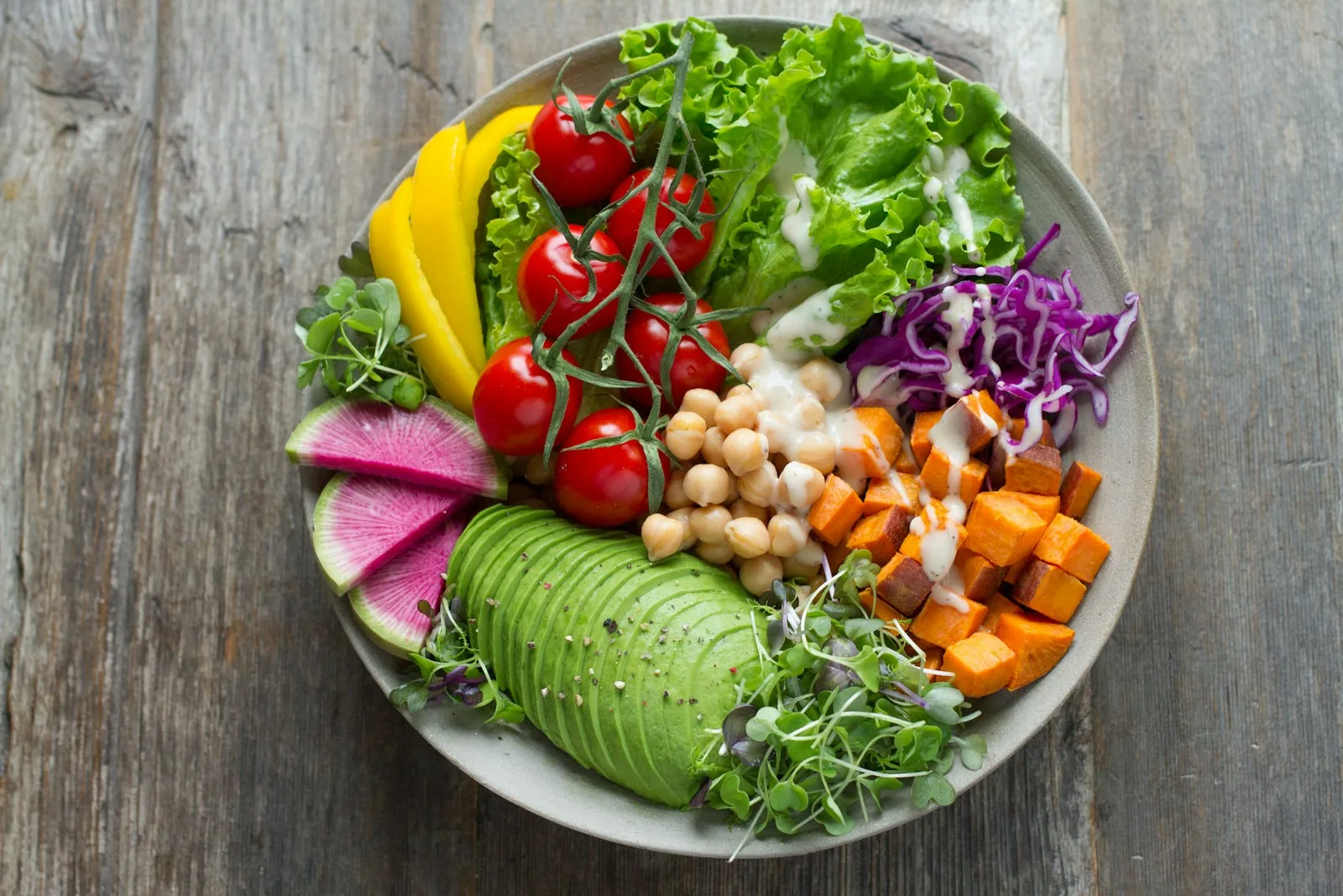 Colorful vegetarian salad bowl